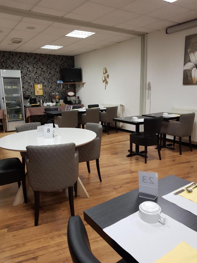 Brit Hotel Essentiel Pontivy Robic Bagian luar foto