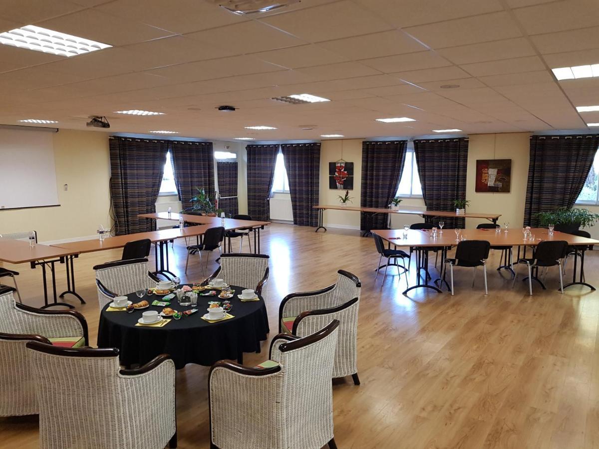 Brit Hotel Essentiel Pontivy Robic Bagian luar foto