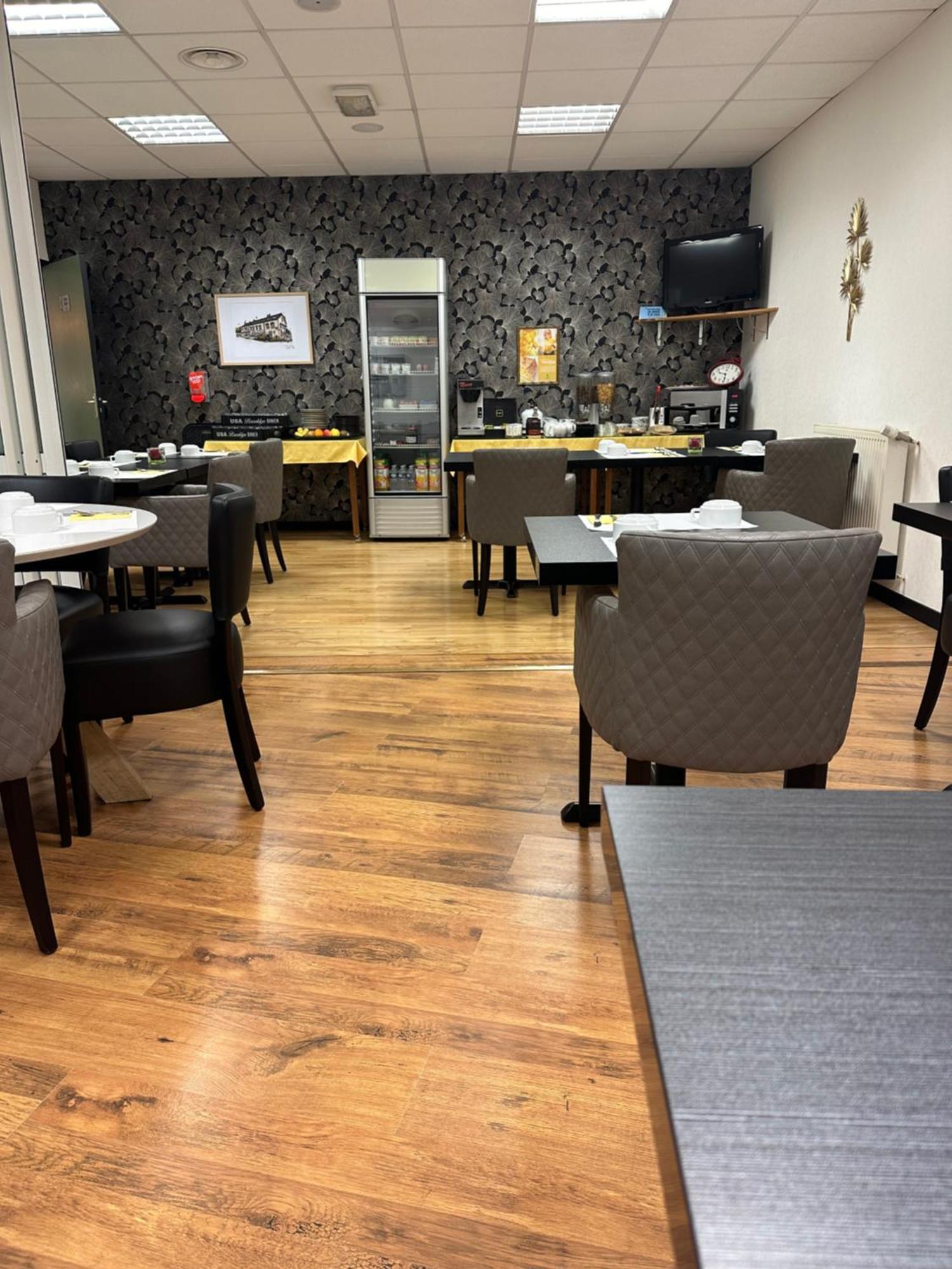 Brit Hotel Essentiel Pontivy Robic Bagian luar foto