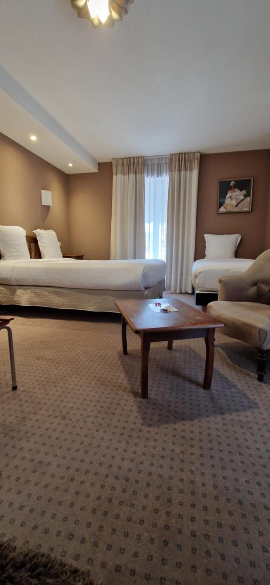 Brit Hotel Essentiel Pontivy Robic Bagian luar foto