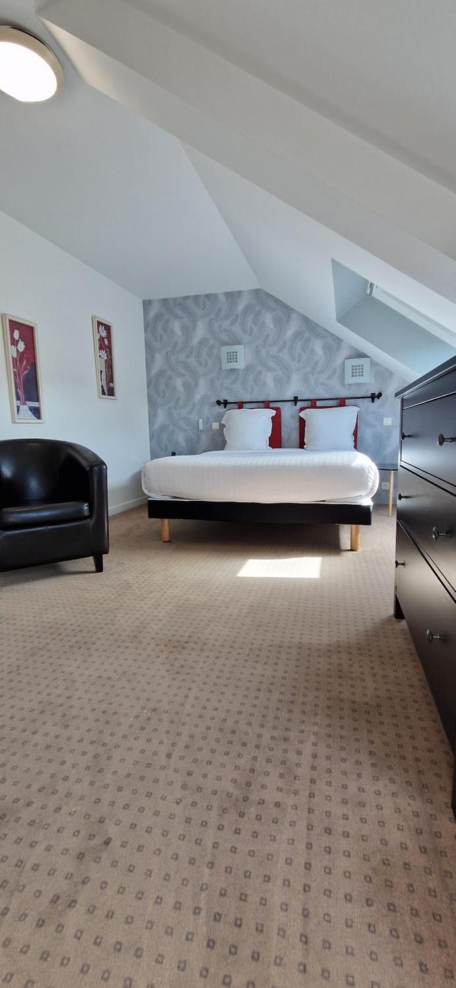 Brit Hotel Essentiel Pontivy Robic Bagian luar foto