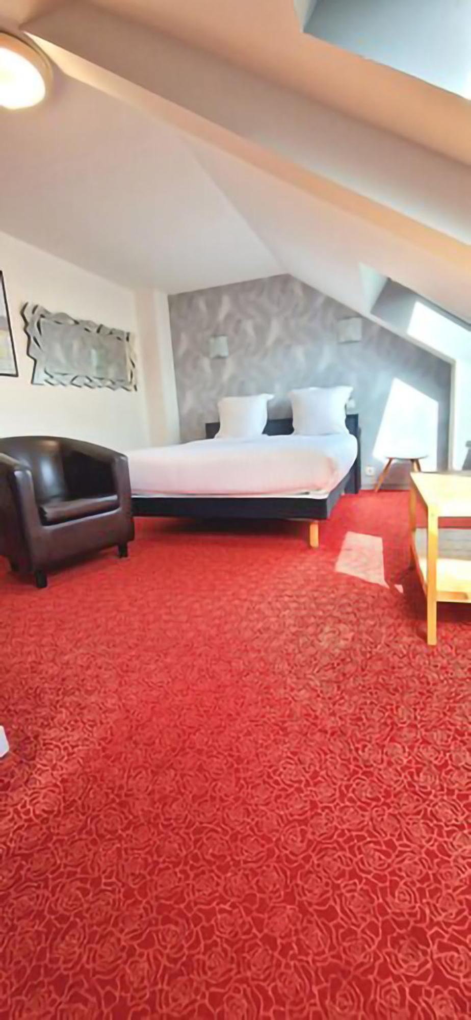 Brit Hotel Essentiel Pontivy Robic Bagian luar foto