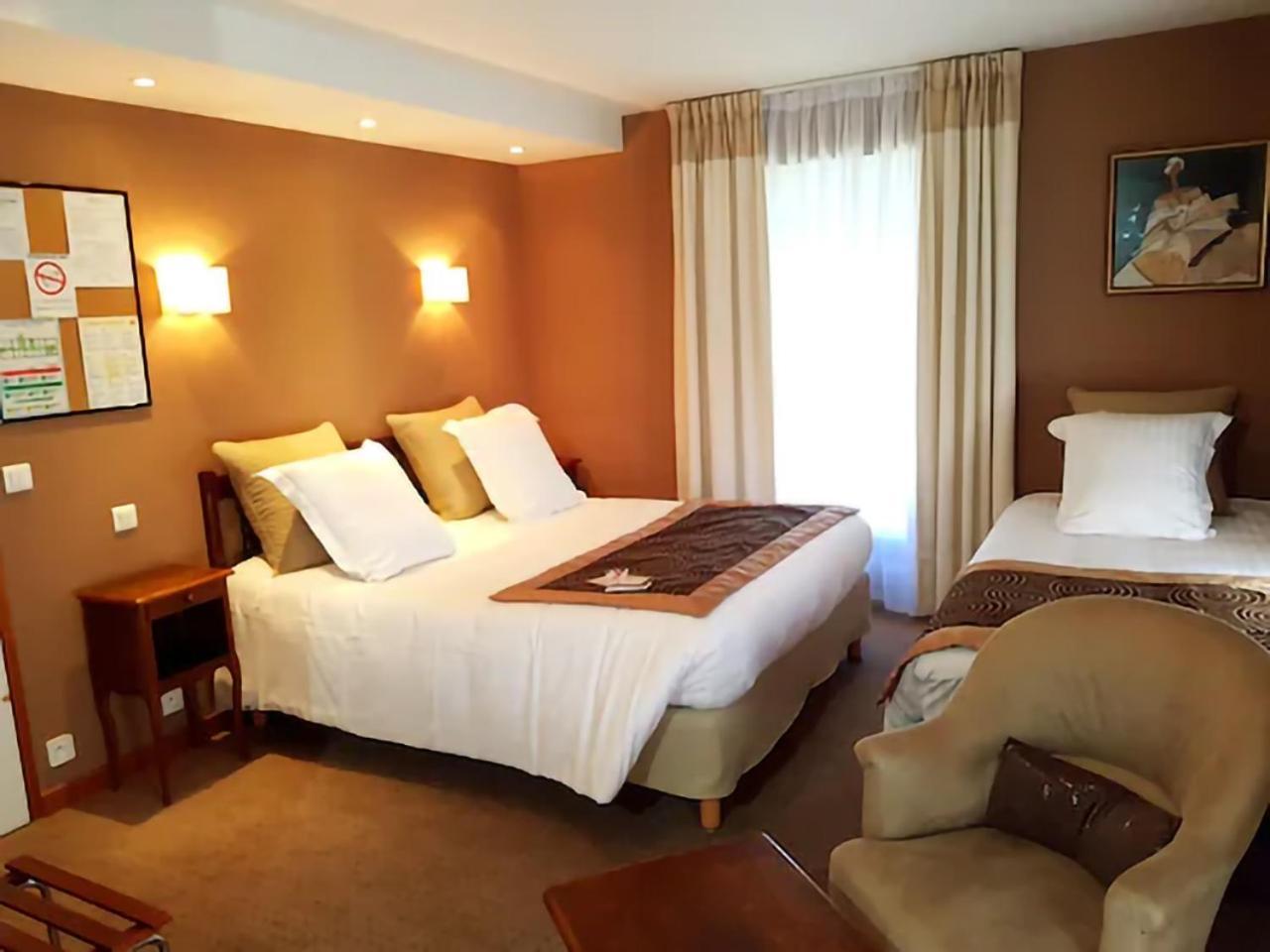 Brit Hotel Essentiel Pontivy Robic Bagian luar foto