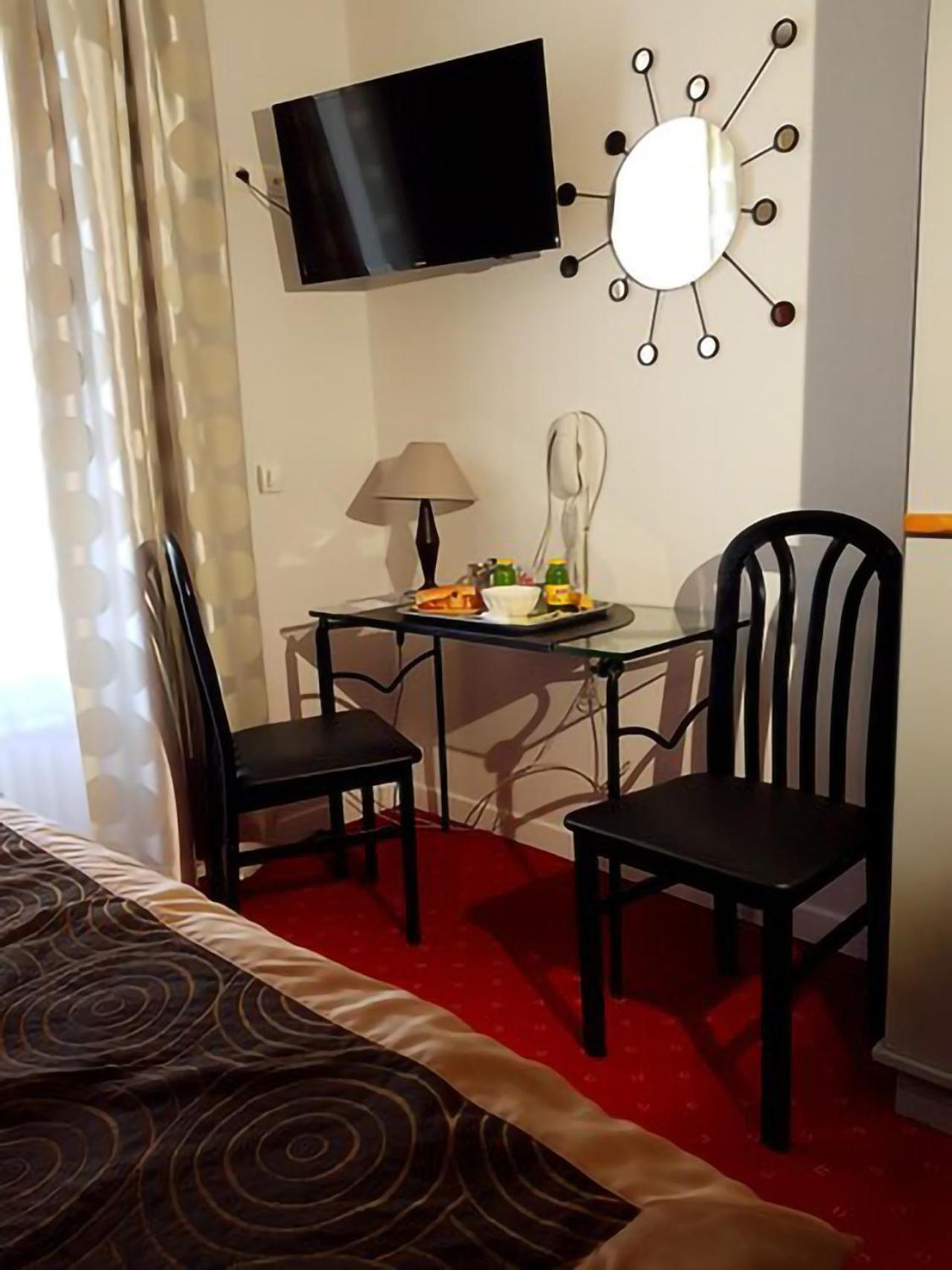 Brit Hotel Essentiel Pontivy Robic Bagian luar foto