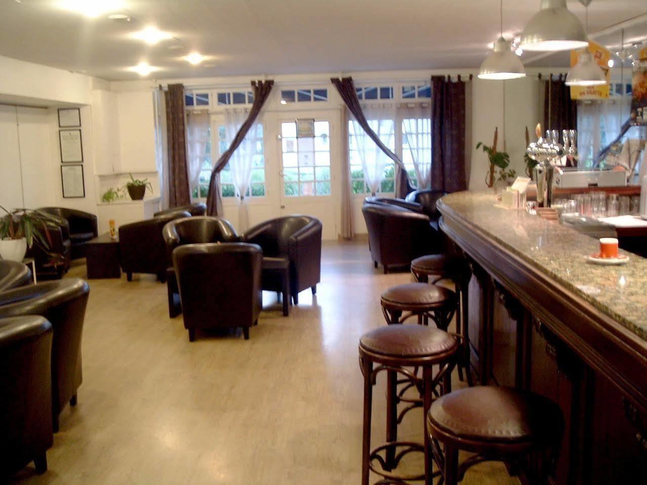 Brit Hotel Essentiel Pontivy Robic Bagian luar foto