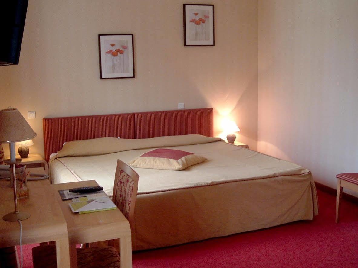 Brit Hotel Essentiel Pontivy Robic Bagian luar foto